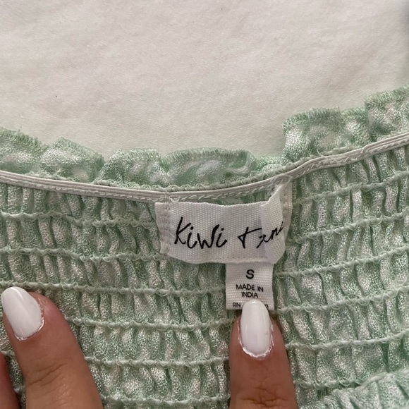 SET!! 💚 Cute matching top with shorts! - Picture 2 of 3